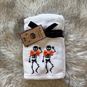 NWT Halloween Skeleton Set of 2 Hand Towels